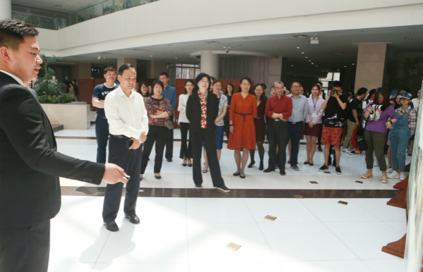 91娱乐官网
研究生参与“纪念马克思诞辰200周年主题图文展”服务工作