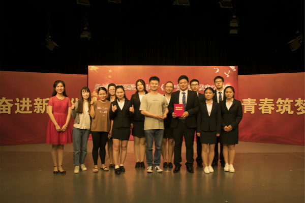 91娱乐官网
研究生在“2018—马克思与我们同行”朗诵比赛中荣获佳绩